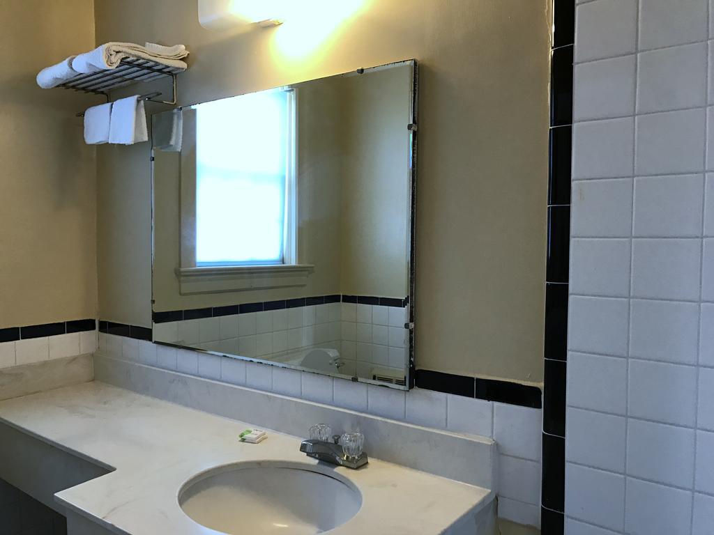 Economy Inn Данвил Екстериор снимка