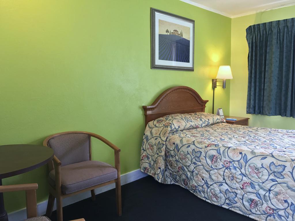 Economy Inn Данвил Екстериор снимка