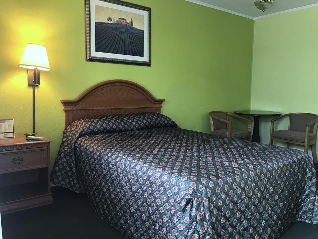 Economy Inn Данвил Екстериор снимка