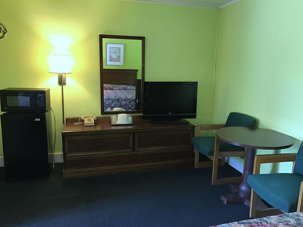 Economy Inn Данвил Екстериор снимка