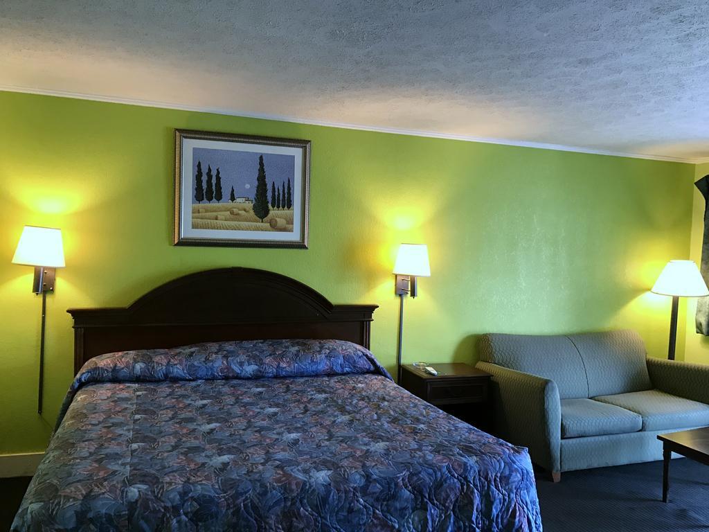 Economy Inn Данвил Екстериор снимка