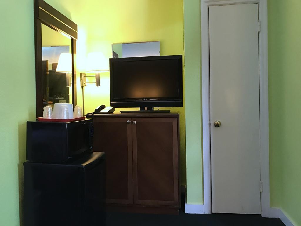 Economy Inn Данвил Екстериор снимка