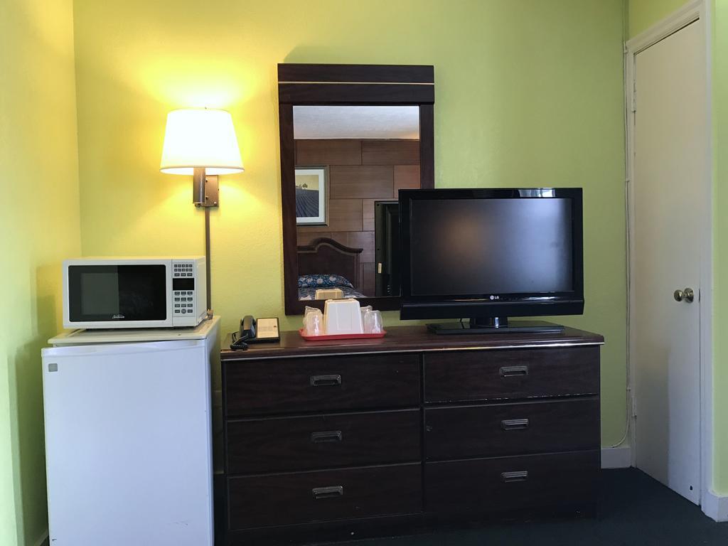 Economy Inn Данвил Екстериор снимка