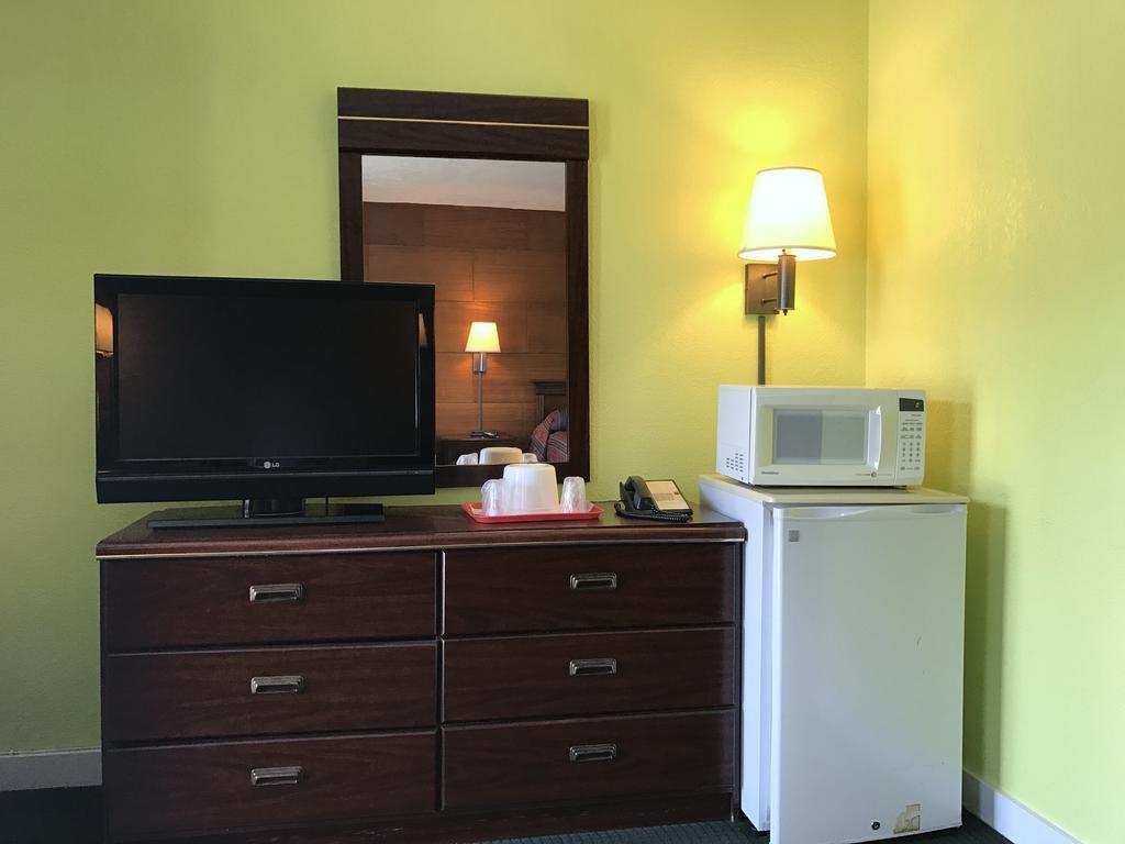 Economy Inn Данвил Екстериор снимка